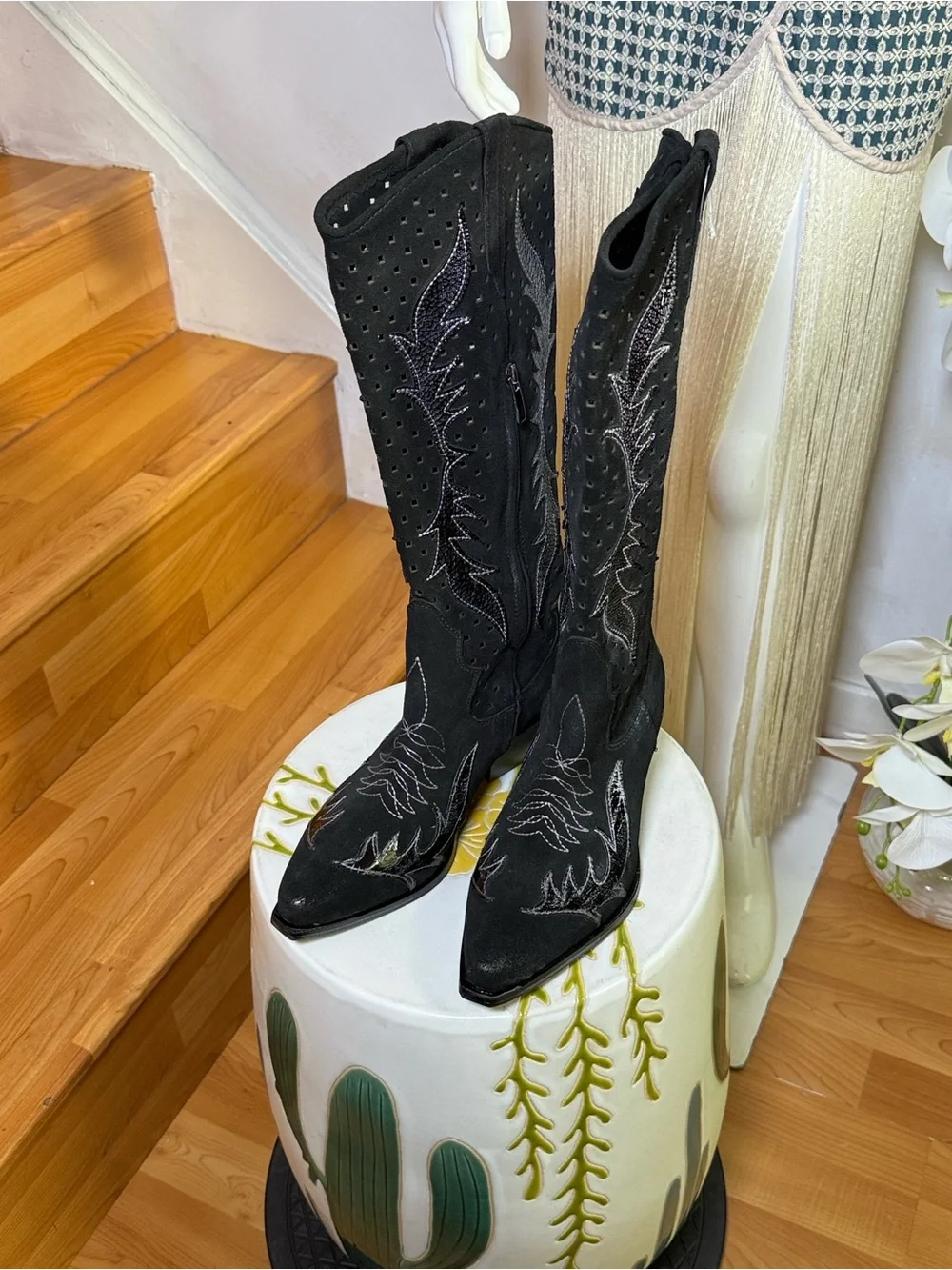 ITALIAN COWBOY Women’s Black Embroidered Western Boots